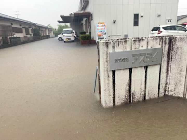 0706_球磨川の氾濫で床上浸水したアステムの人吉営業所.jpg
